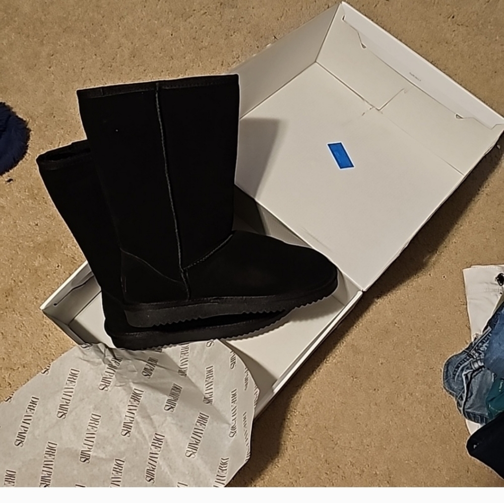 BRAND NEW Dream pairs boots